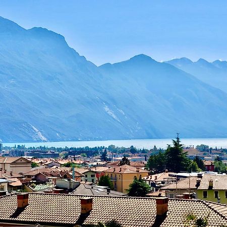 Appartamento Peppino Mit Seeblick Und Pool 加尔达湖滨 外观 照片
