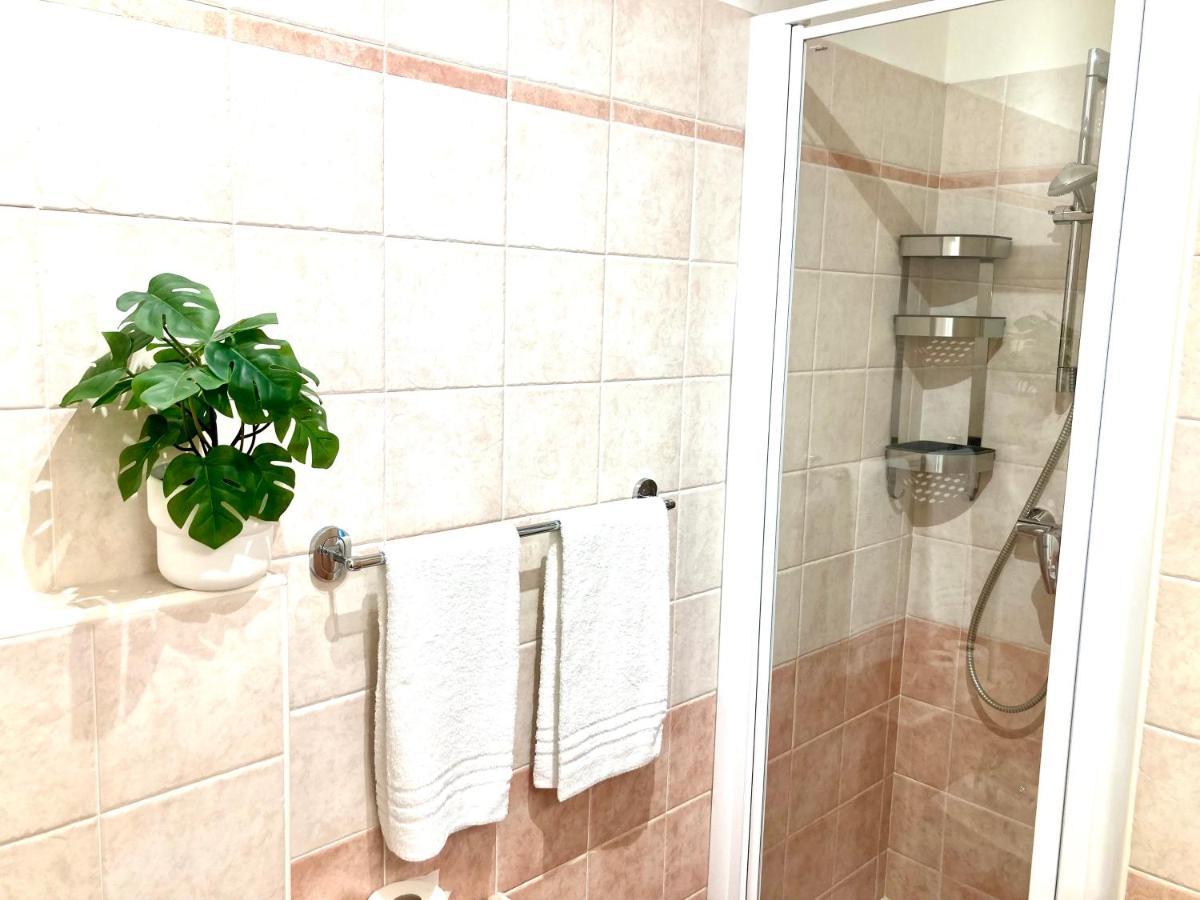 Appartamento Peppino Mit Seeblick Und Pool 加尔达湖滨 外观 照片