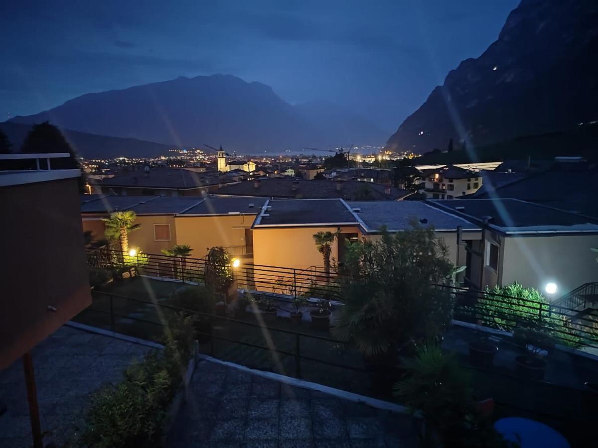 Appartamento Peppino Mit Seeblick Und Pool 加尔达湖滨 外观 照片